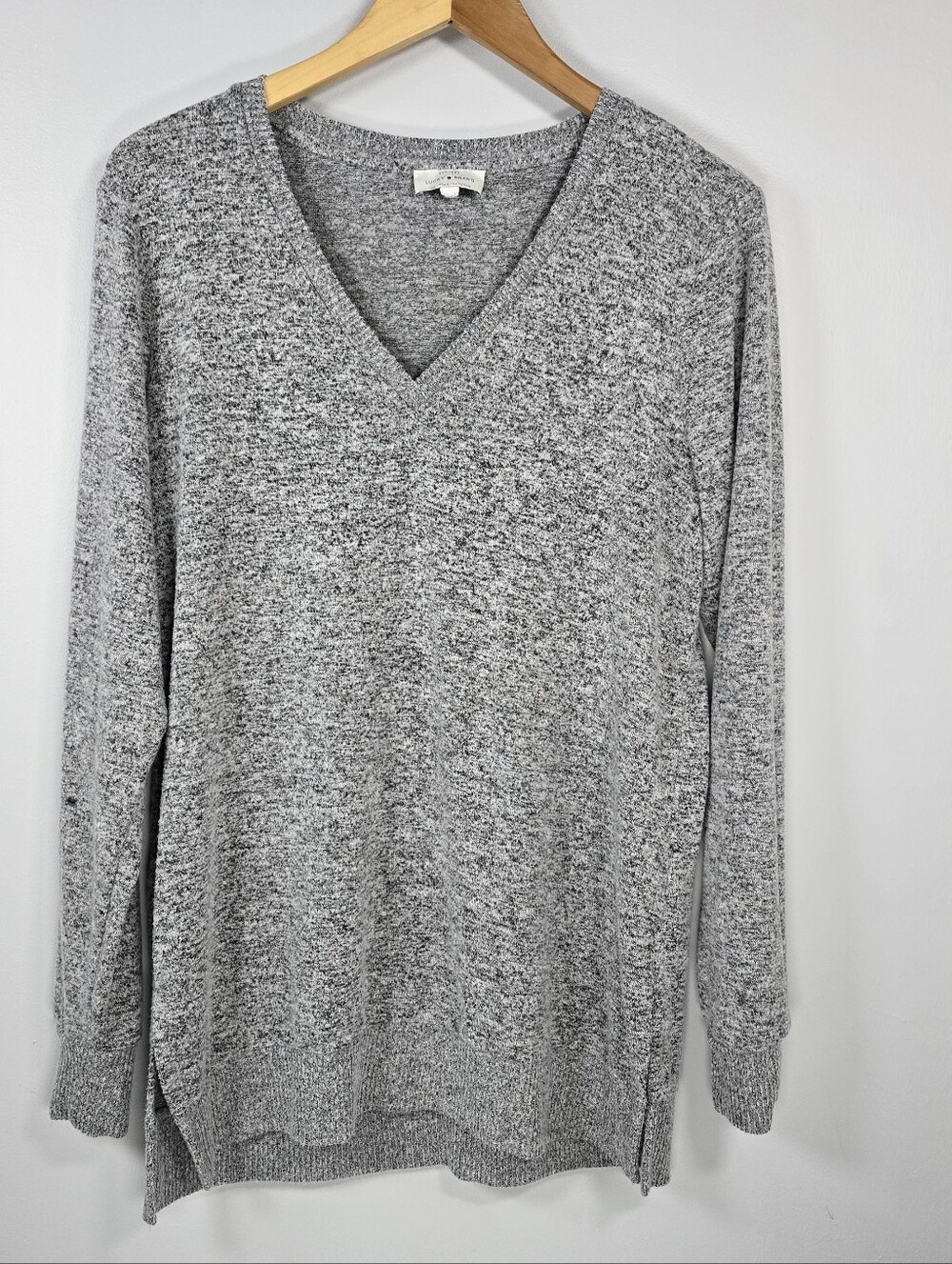 Lucky Brand Women's Marled Light Gray V-Neck Sweater